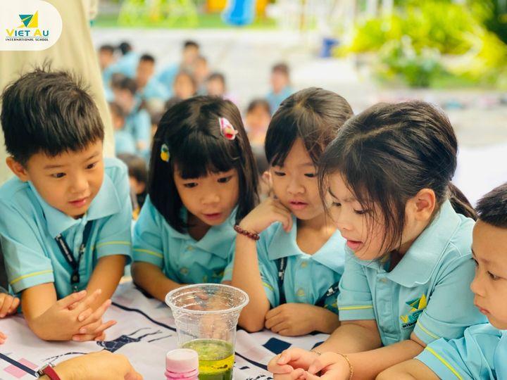 Phương Pháp Giáo Dục Con Cái Tích Cực: Nuôi Dưỡng Tình Yêu Và Kỷ Luật